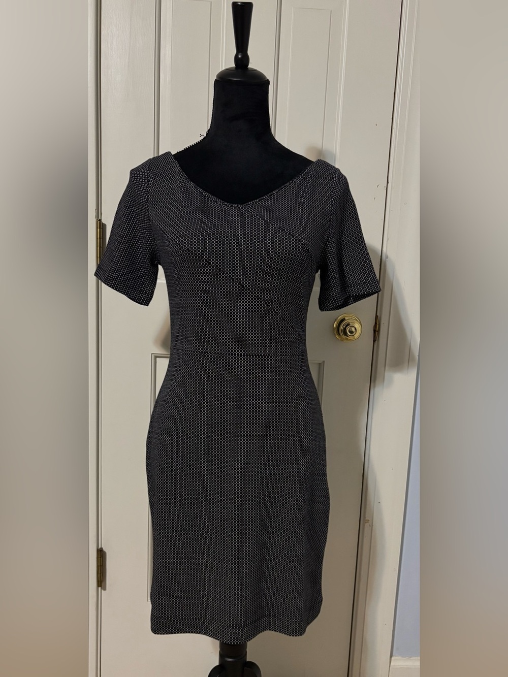 NWT BANANA REPUBLIC Black Short Sleeve Women's Sheath Dress